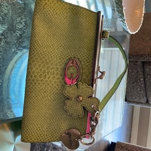 Guess medium sized purse
